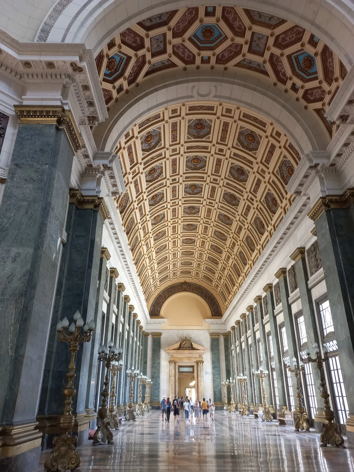 Interior.jpg