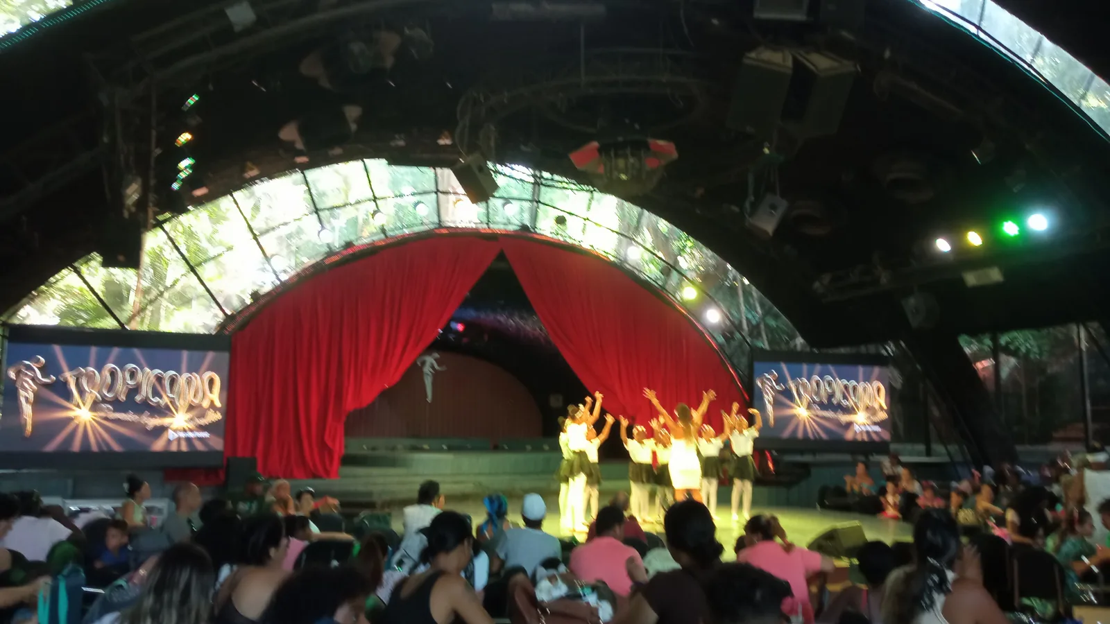 Foto del escenario de Tropicana tomada por equipo de Conoce CUBA el 26 de agosto de 2026